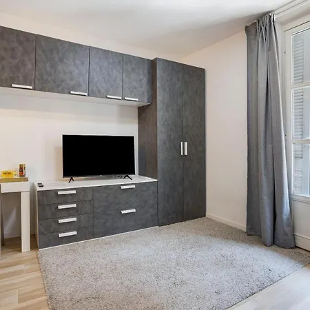Porta Venezia Comfortable Apartamento